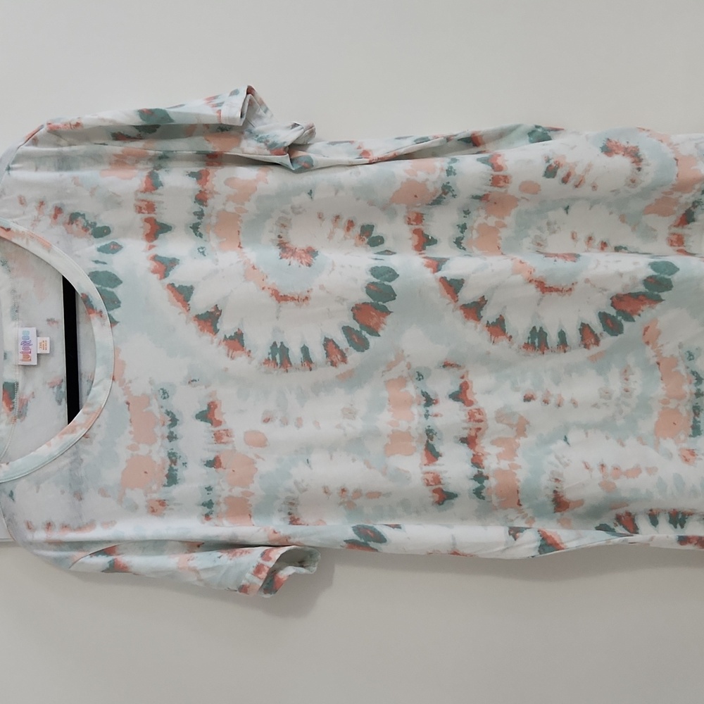 Lularoe Liv t shirt tie dye print